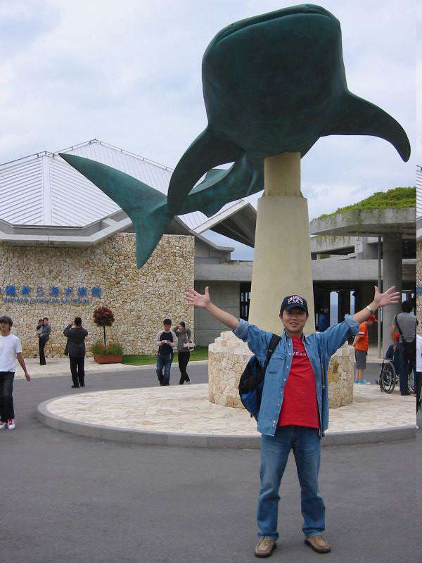 ちゅら海水族館の鮫と・With a shark at Churaumi Aquarium in Okinawa
