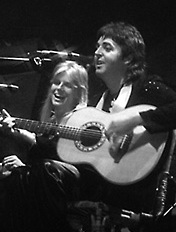 Paul McCartney with Linda  ポール・マッカートニー　（リンダと）